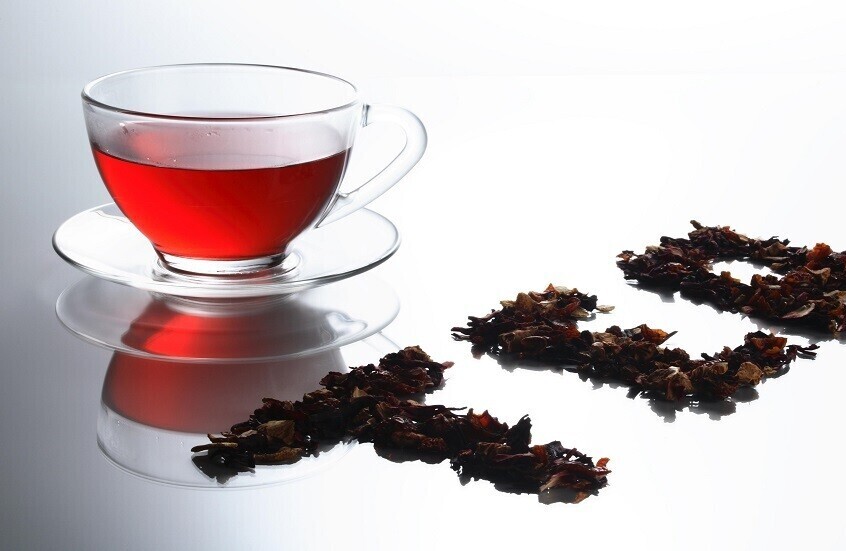 ما تأثير المواد المضافة للشاي على خصائصه؟