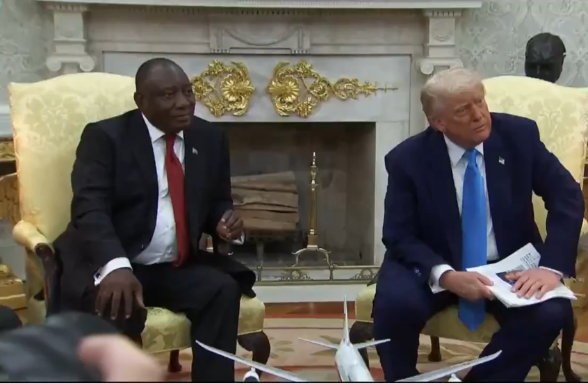 ترامب يعرض على رامافوزا مواد يزعم أنها تثبت العنف ضد المزارعين البيض (فيديو)