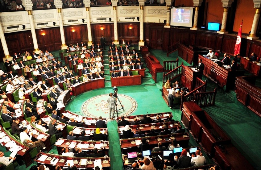 تونس.. البرلمان يمنع عقود التشغيل عبر "المناولة"