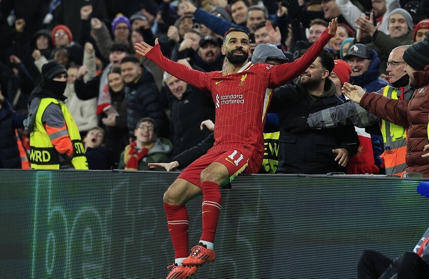 صلاح يوجه بطاقة "تهنئة خاصة" بعد نهائي الدوري الأوروبي 2025