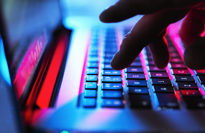 "رويترز": اختراق أمني يكشف رسائل مسؤولين أمريكيين عبر تطبيق حكومي