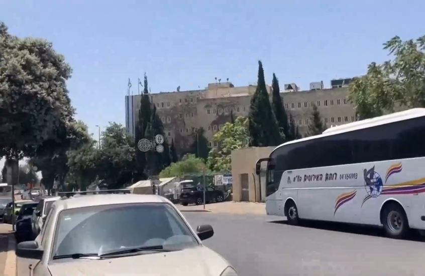 صفارات الإنذار تدوي في القدس بعد إطلاق صاروخين من اليمن