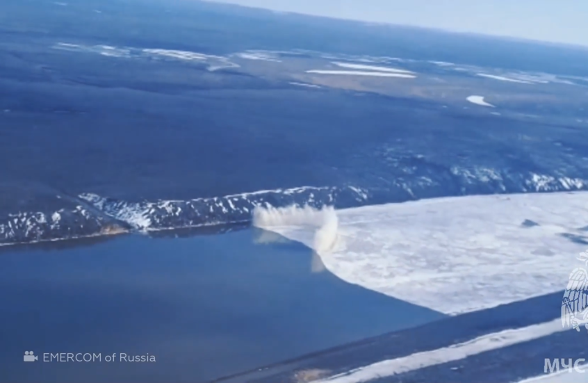 الطوارئ الروسية تفجّر الجليد لتسيير الأنهار في ياقوتيا