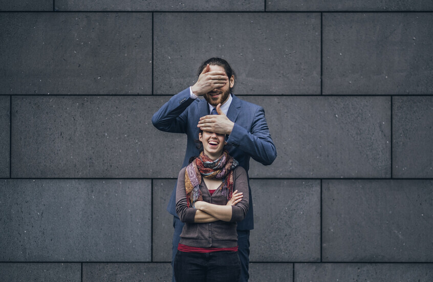 ليست الهرمونات هي السبب.. دراسة تكشف سر فرق الطول بين النساء والرجال