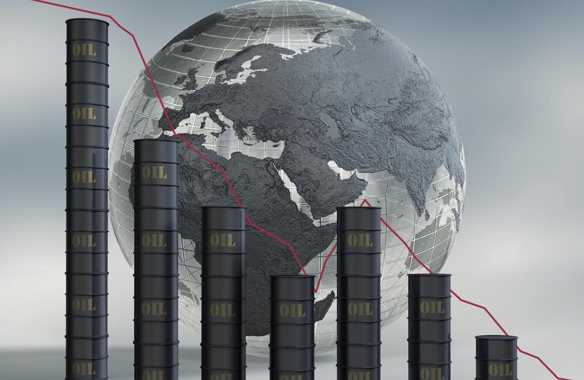 النفط يتجه لتسجيل أول خسارة أسبوعية منذ أبريل الماضي