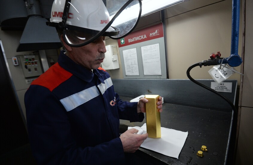 الذهب يتجه لتسجيل أفضل أداء أسبوعي في شهر ونصف