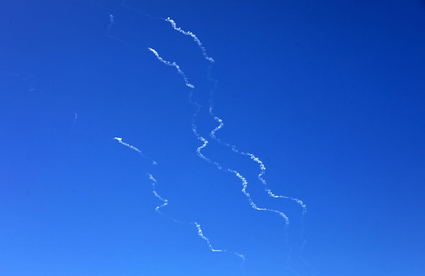 الحوثيون يعلنون استهداف مطار بن غوريون بصاروخ باليستي