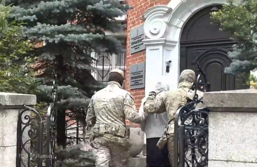 روسيا.. مشاهد لاعتقال مشبوه خطط لعمل إرهابي