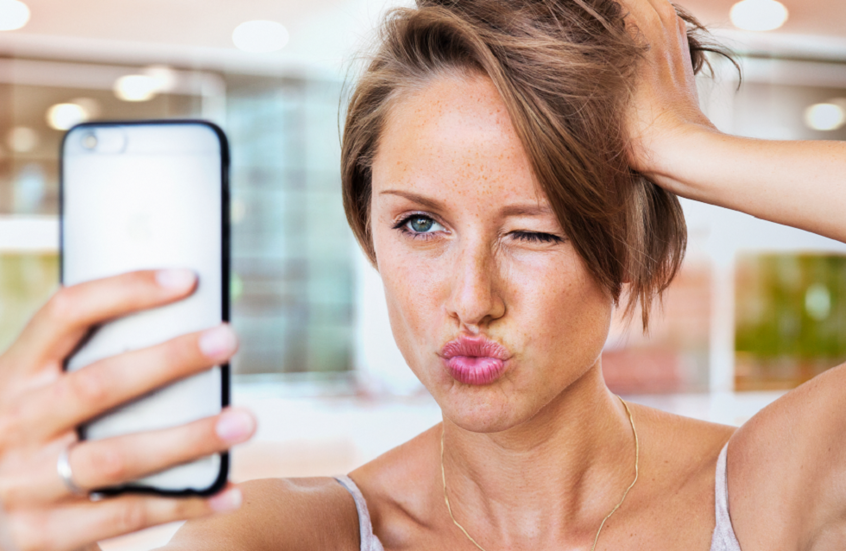 دراسة تحذيرية: إدمان مواقع التواصل الاجتماعي قد يكون علامة على النرجسية