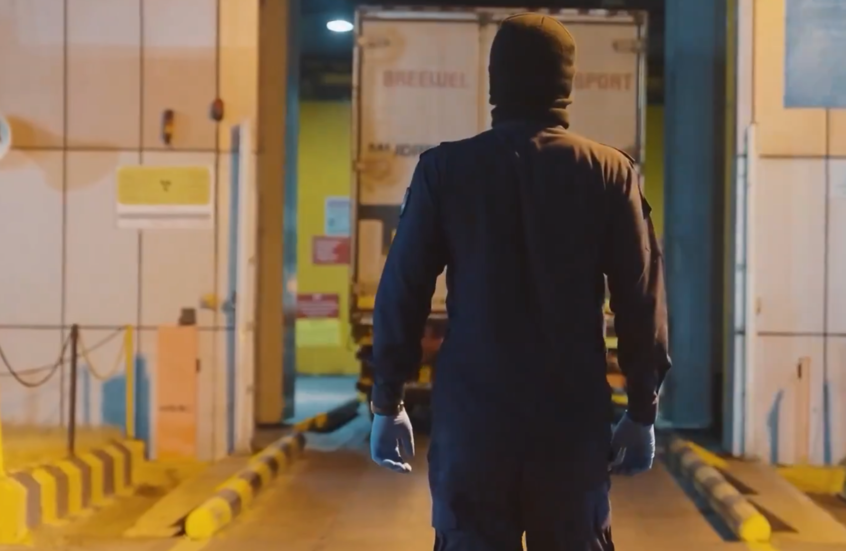 بالفيديو.. السلطات السعودية تحبط  5 محاولات لتهريب مئات آلاف الحبوب المخدرة إلى المملكة