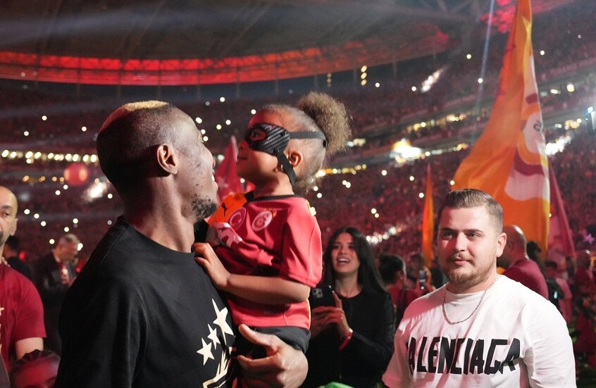 بعد تفاوضه مع الهلال السعودي.. غلطة سراي يستبعد أوسيمين من مباراته المقبلة