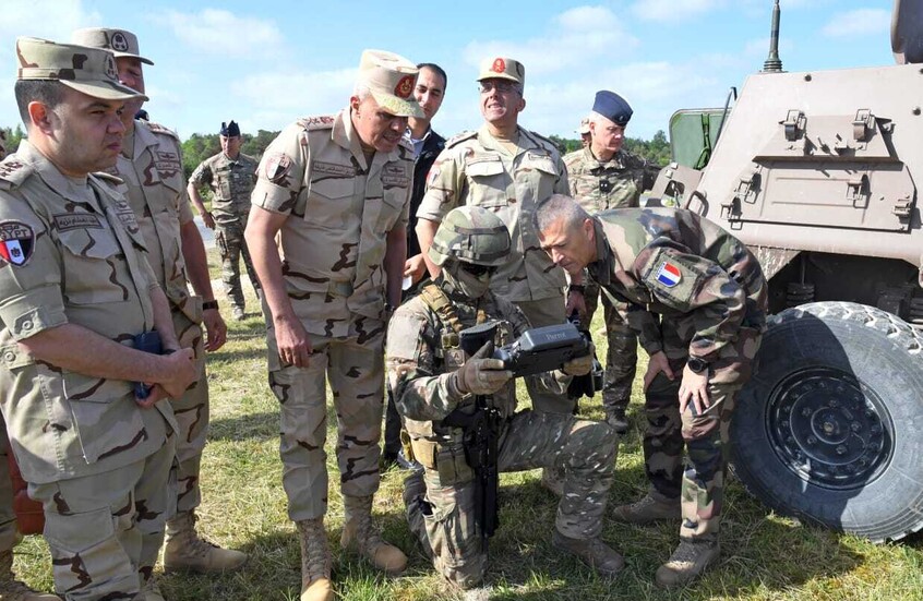 رئيس الأركان المصري يبحث مع نظيره الفرنسي تعزيز التعاون العسكري
