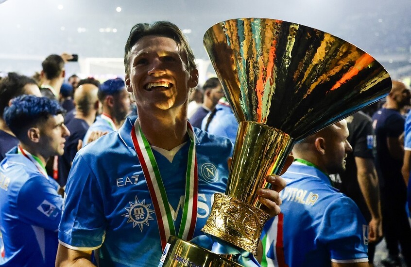 صاحب "المقصّية الذهبية".. ماكتوميني يفوز بجائزة أفضل لاعب في الدوري الإيطالي 2025