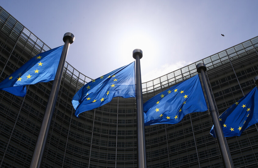 بلومبرغ: الاتحاد الأوروبي يدرس فصل 20 مصرفا روسيا عن نظام "سويفت"