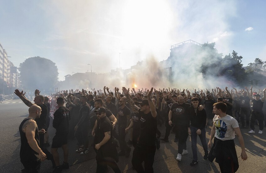 وسط احتجاجات..  ميلان يفوز على مونزا في ختام موسمه "الكارثي".. فيديو