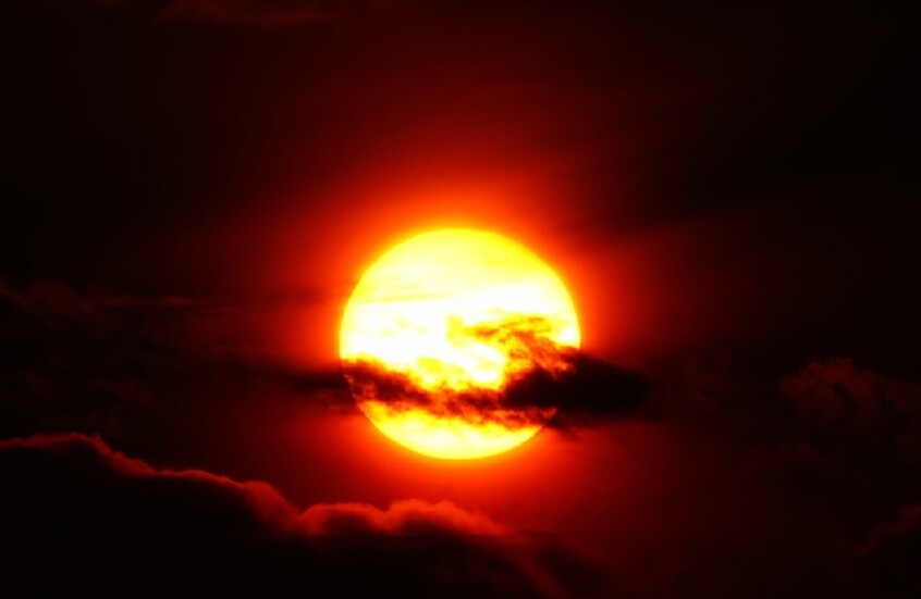 العلماء يرصدون الليلة الماضية انفجارا قويا على سطح الشمس