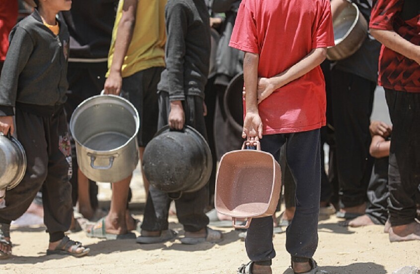 رجل أعمال إسرائيلي يكشف خداع بلاده للإدارة الأمريكية وتأخير دخول المساعدات إلى غزة