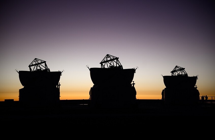 علماء يرصدون جسما جميلا وغامضا يشبه الطائر أكبر من الأرض بـ10 مرات فوق الشمس (صورة)