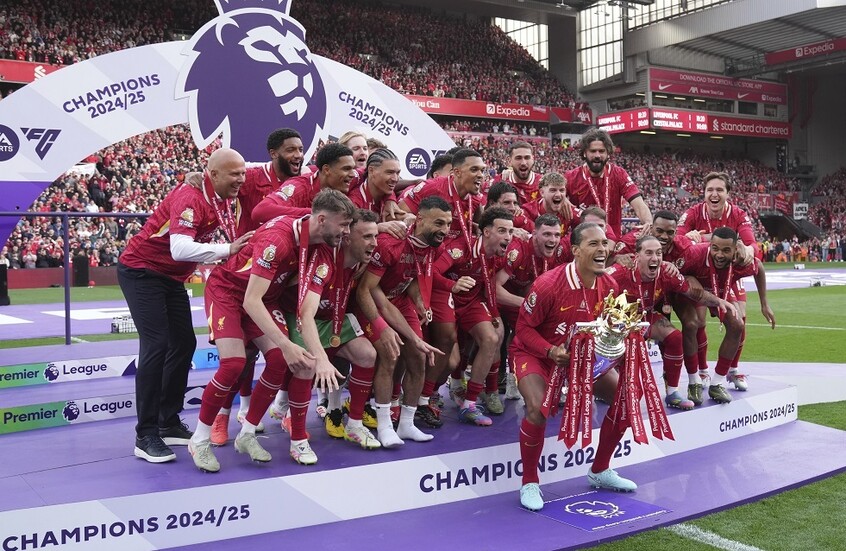 صلاح يصنع أفراح ليفربول تحت أنظار ضيف الشرف كلوب (فيديو)