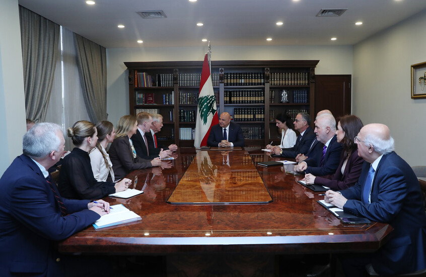 عون يبحث مع وفد أمريكي وضع النازحين السوريين والسلاح الفلسطيني