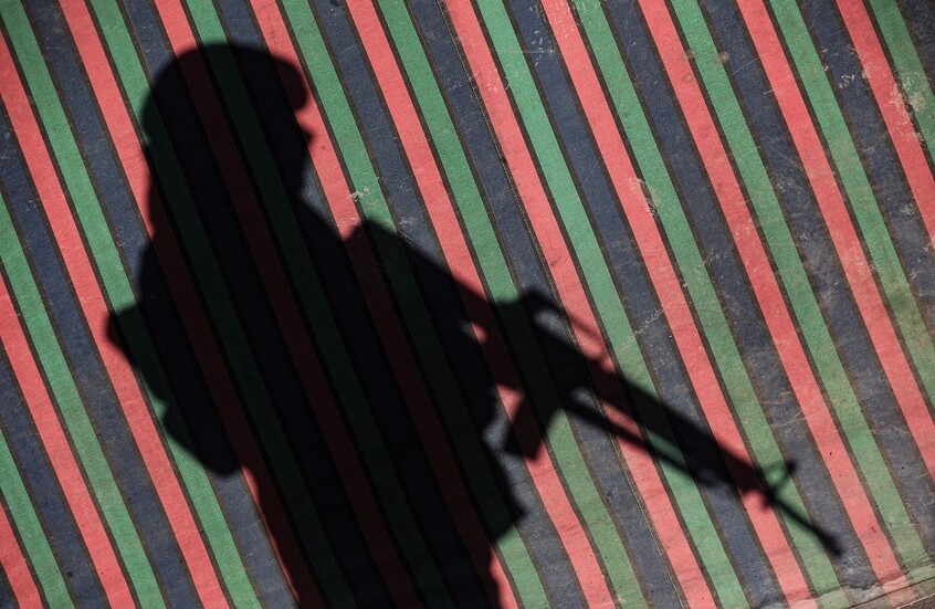 العراق.. أدوات غريبة في وكر للمخدرات والجريمة شرق بغداد (صور)