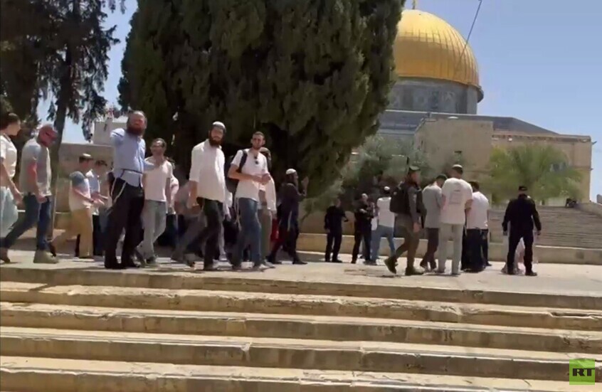 القدس.. مئات المستوطنين يقتحمون المسجد الأقصى