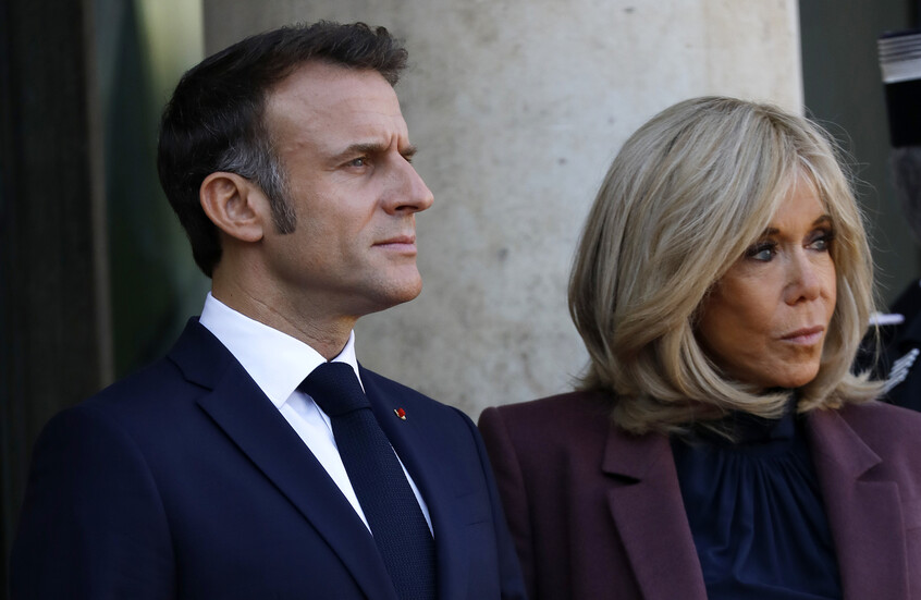 قراءة فرنسية للقطات "الشجار" والصفعة المفاجئة التي تلقاها إيمانويل ماكرون من زوجته