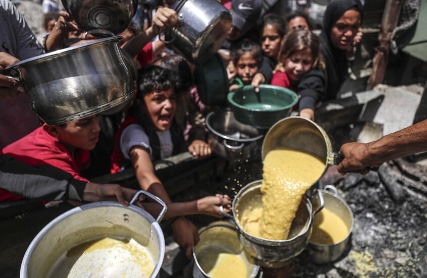 "إغاثة غزة" تبدأ توزيع المساعدات وسط تصعيد إسرائيلي ومخاوف من المجاعة