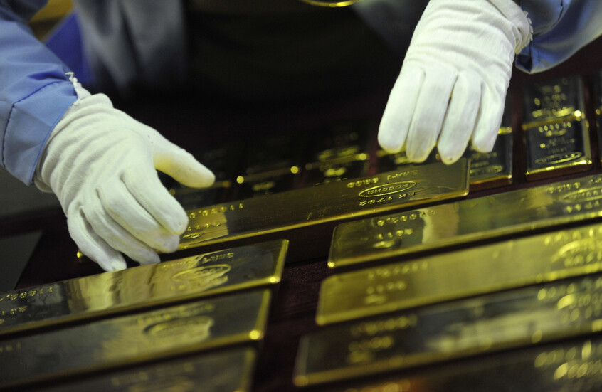 انخفاض الذهب مع ارتفاع الدولار