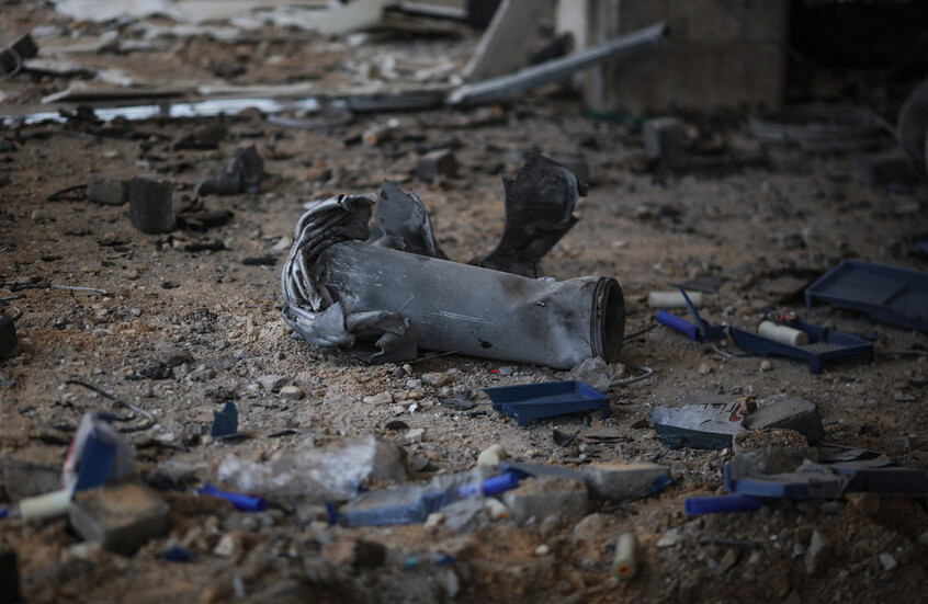 مصادر فلسطينية: سقوط شظايا صاروخ أطلق من اليمن جنوب مدينة الخليل (فيديو+صورة)