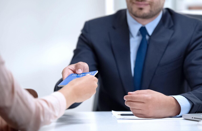 صحيفة: إدارة ترامب تعلق مقابلات التأشيرات الطلابية