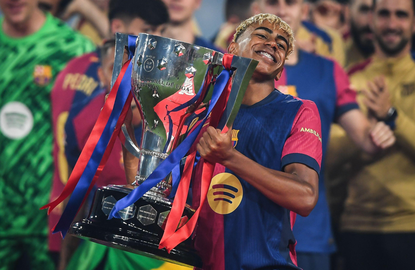 برشلونة يعلن رسميا تجديد عقد نجمه لامين جمال