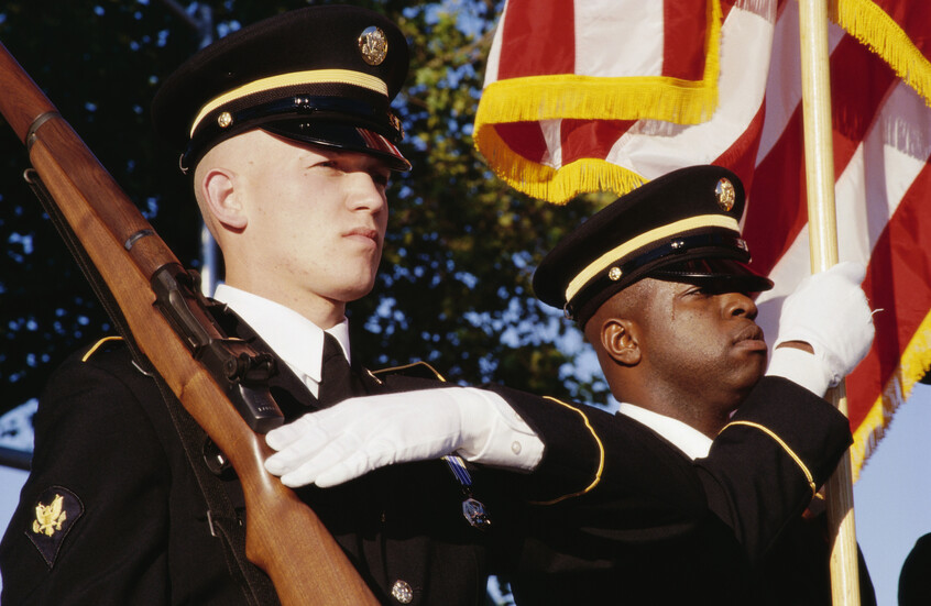 البحرية الأمريكية تلغي إعفاء نتوءات الحلاقة لأفرادها