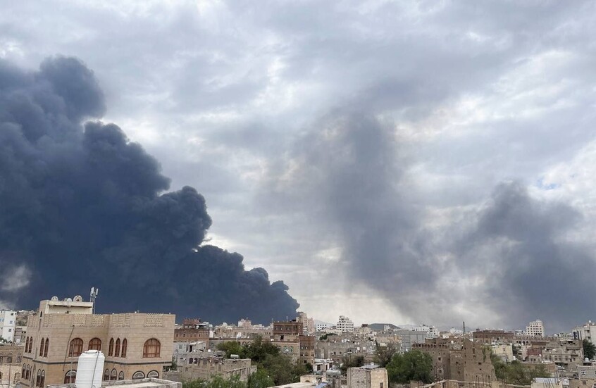 إسرائيل تقصف مطار صنعاء وتتوعد بضربات أكثر شراسة