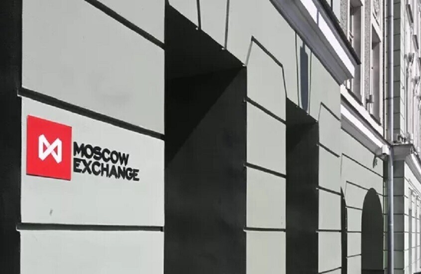 بورصة موسكو والروبل الروسي في المنطقة الخضراء