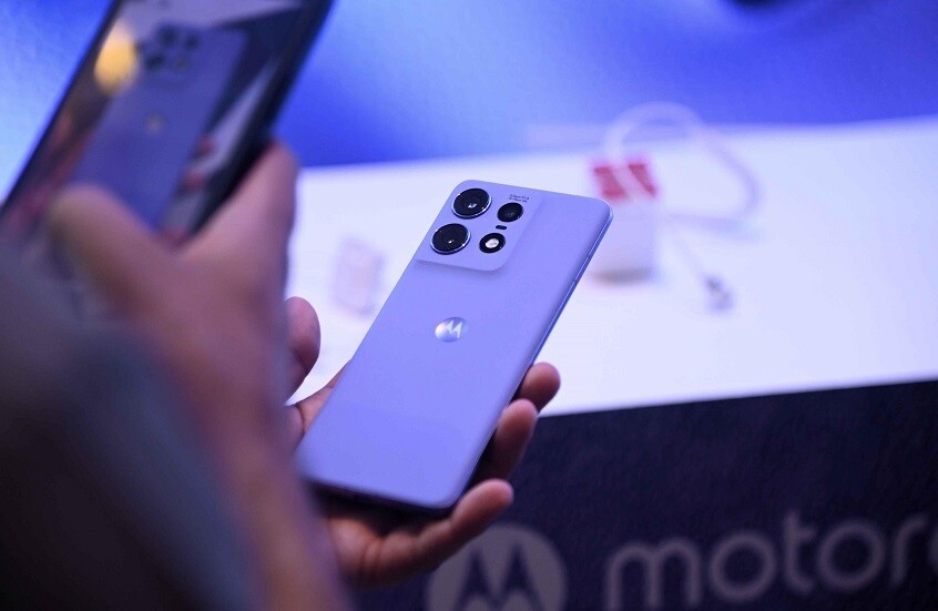 موتورولا تزيح الستار عن هاتف Edge المتطور (فيديو)