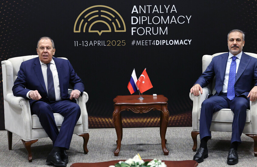 لافروف يبحث التسوية الأوكرانية مع فيدان