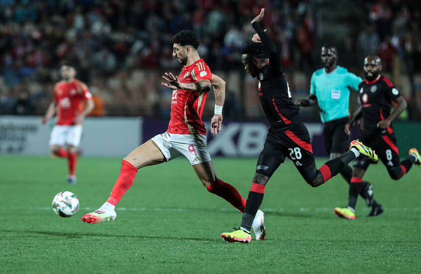 أحرز "سوبر هاتريك".. الفلسطيني وسام أبو علي أفضل لاعب بمباراة تتويج فريقه الأهلي المصري بطلا للدوري