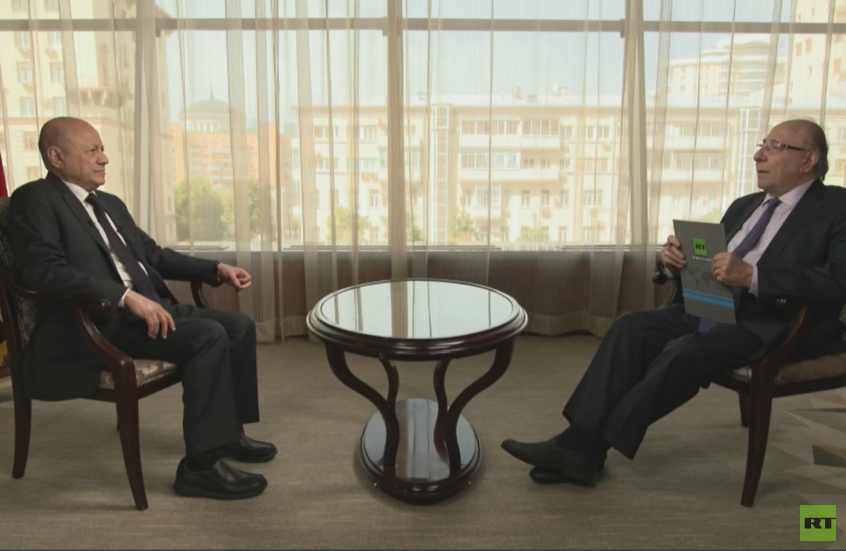 العليمي يروي لـRT قصة أربع طائرات دمرتها إسرائيل في مطار صنعاء (فيديو)