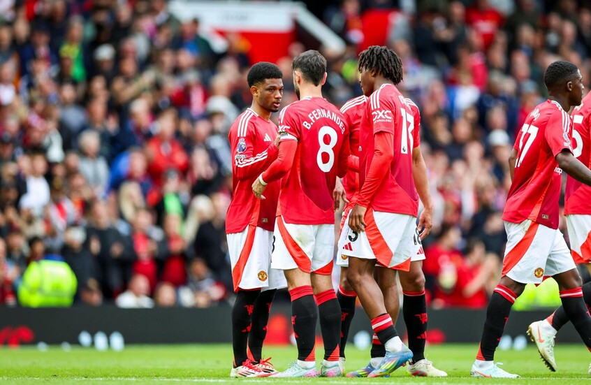 موقف ساخر للاعبي مانشستر يونايتد بعد الخسارة من نجوم آسيا (فيديو)