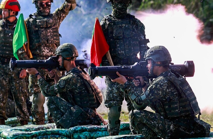 "رويترز": ترامب نحو "سياسة ردع صارمة" تجاه الصين مع زيادة إمدادات الأسلحة لتايوان