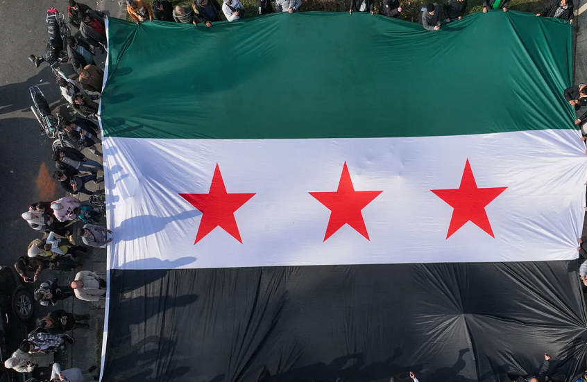 سوريا.. احتجاجات على عودة نجل رئيس مكتب الأسد إلى مسقط رأسه