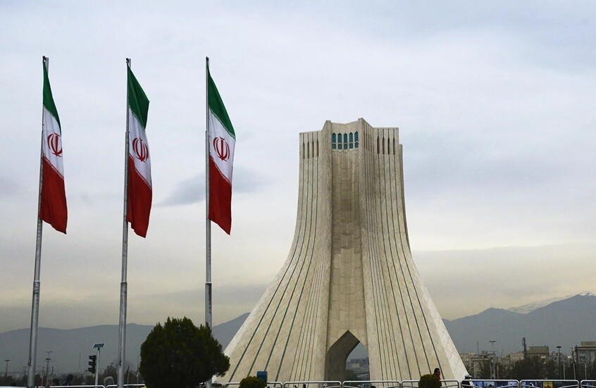 مصدر إيراني: المنشآت النووية "خط أحمر" وتهديدات ترامب بضربها له عواقب وخيمة