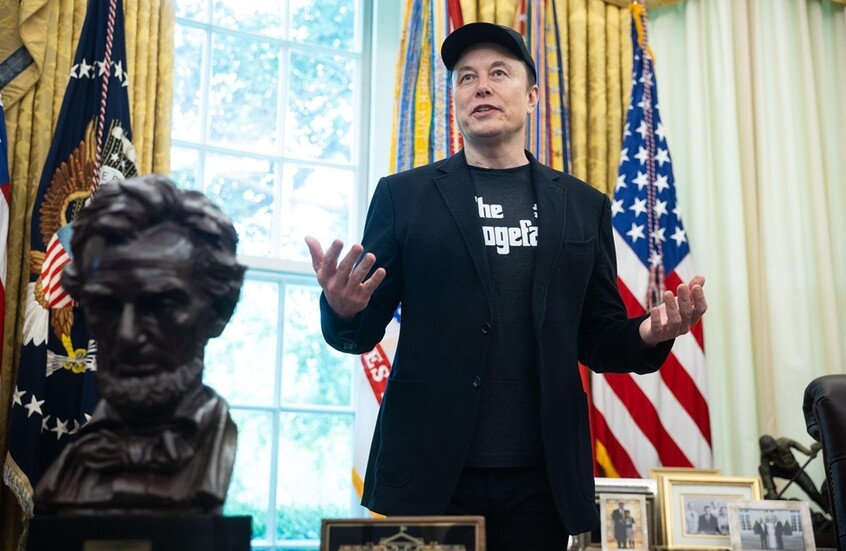 إيلون ماسك يدخل على خط الساخرين من ماكرون بعد صفعة بريجيت على الملأ.. ماذا قال؟.. (فيديو)