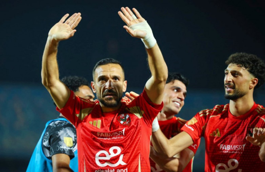 بعد تسعة أعوام من الإنجازات.. علي معلول يغادر الأهلي المصري