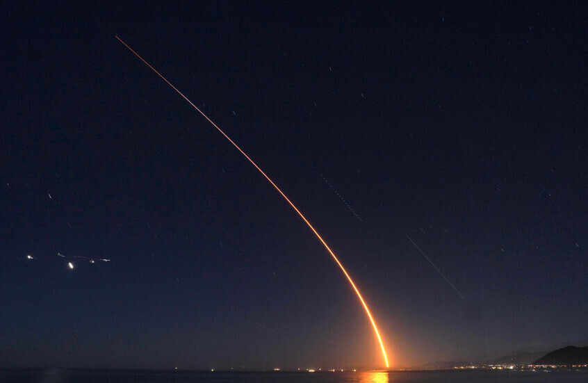 بيزوس ينجح مجددا في إطلاق مركبة فضائية مأهولة (فيديو)