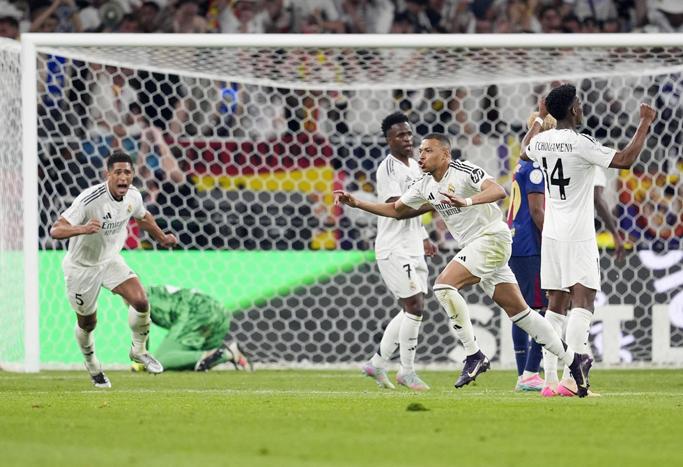 سيناريوهات تتويج ريال مدريد بلقب الدوري الإسباني على حساب برشلونة