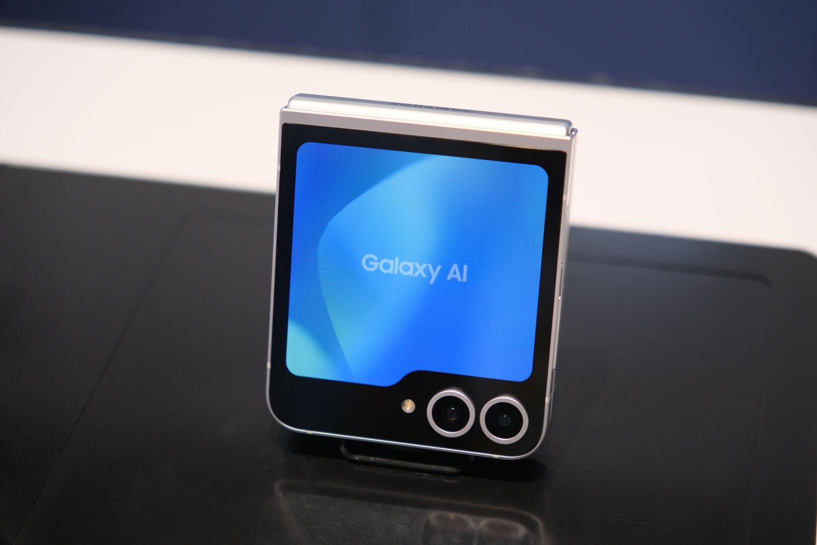 أبرز مواصفات Galaxy Z Flip7 FE المنتظر من سامسونغ