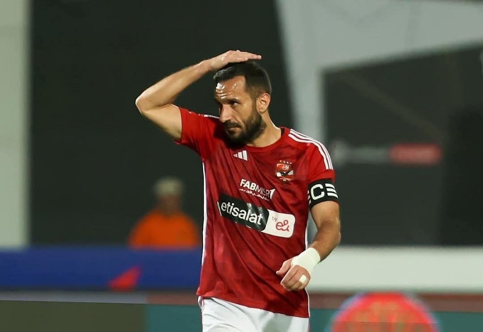 الأهلي المصري يتخذ قرارا صادما للتونسي علي معلول ولاعب آخر فيديو الأهلي المصري يتخذ قرارا صادما للتونسي علي معلول ولاعب آخر فيديو
