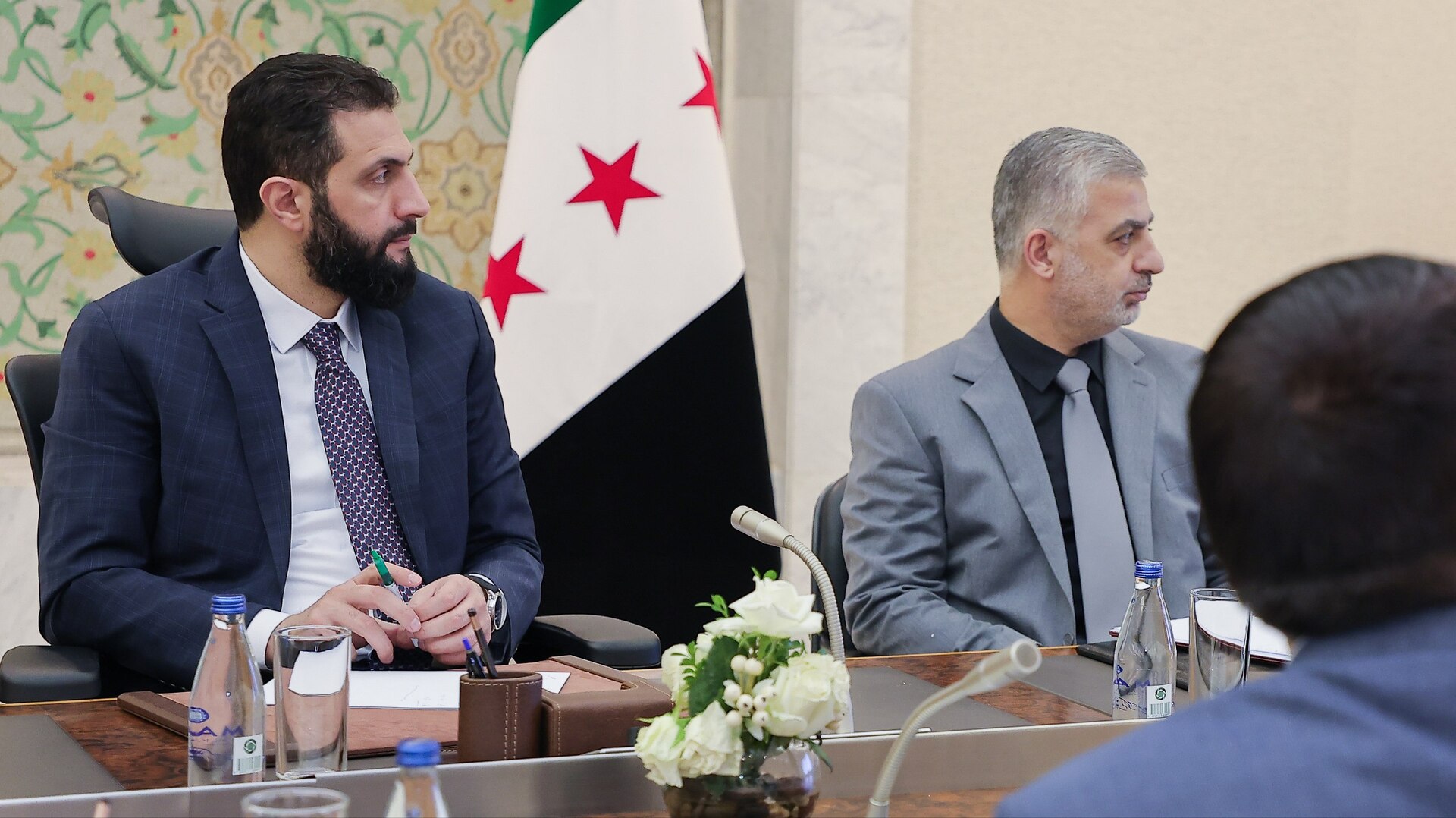 سوريا.. الشرع يجتمع مع وزير العدل ويعرضان خطط المرحلة المقبلة وملفات أخرى (صور)